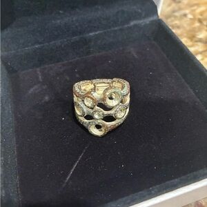 Elegant Gold Ring with Circular Accents